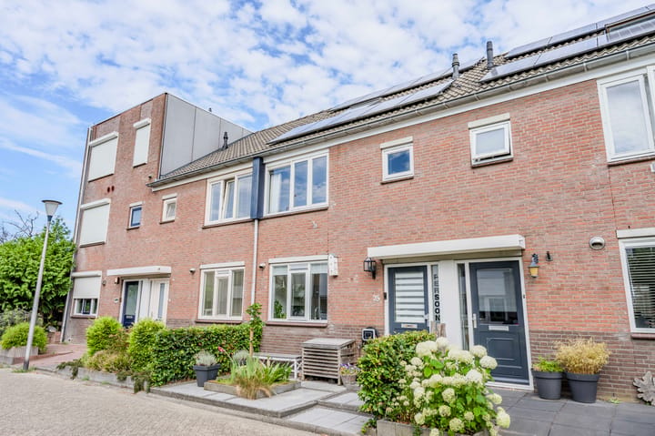 Photo 2 of Rozemarijnhof 25