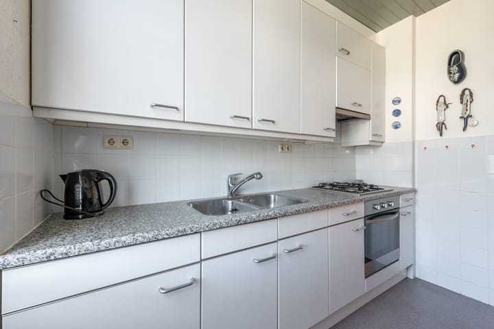 Tussenwoning te koop: Meidoornlaan 30, Nijkerk