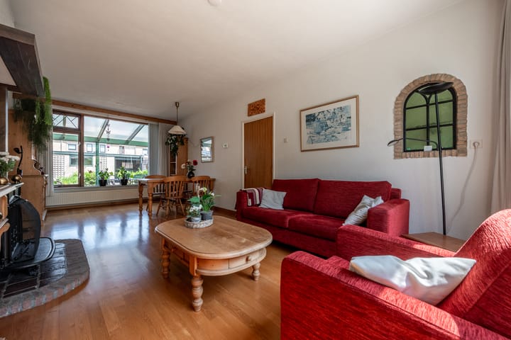 Tussenwoning te koop: Meidoornlaan 30, Nijkerk