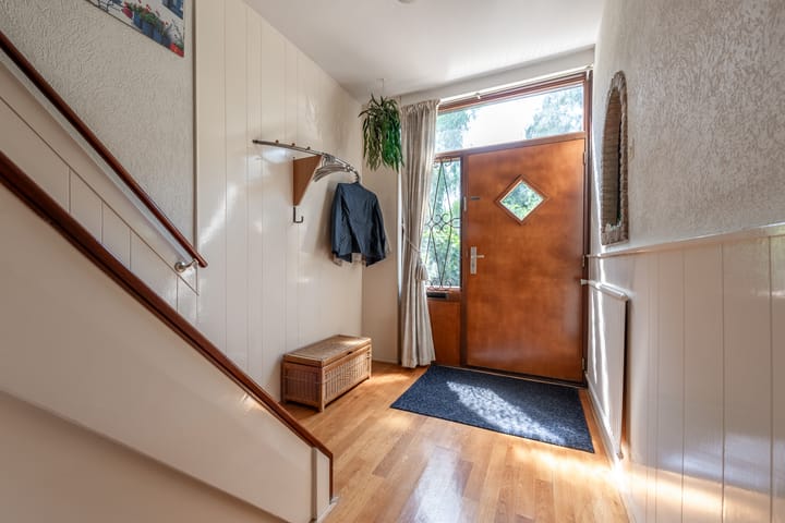Tussenwoning te koop: Meidoornlaan 30, Nijkerk