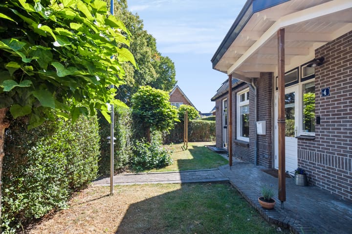 Twee-onder-één-kap te koop: Korte Hezeweg 4, Apeldoorn