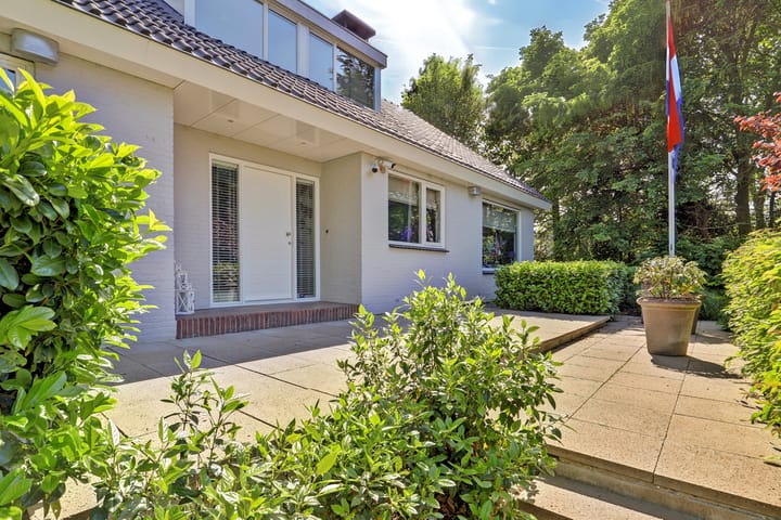 Vrijstaande woning te koop: Rijndijk 257A, Hazerswoude-Rijndijk
