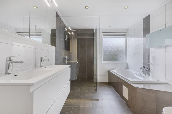Hoekwoning te koop: Eikesingel 60, Drachten