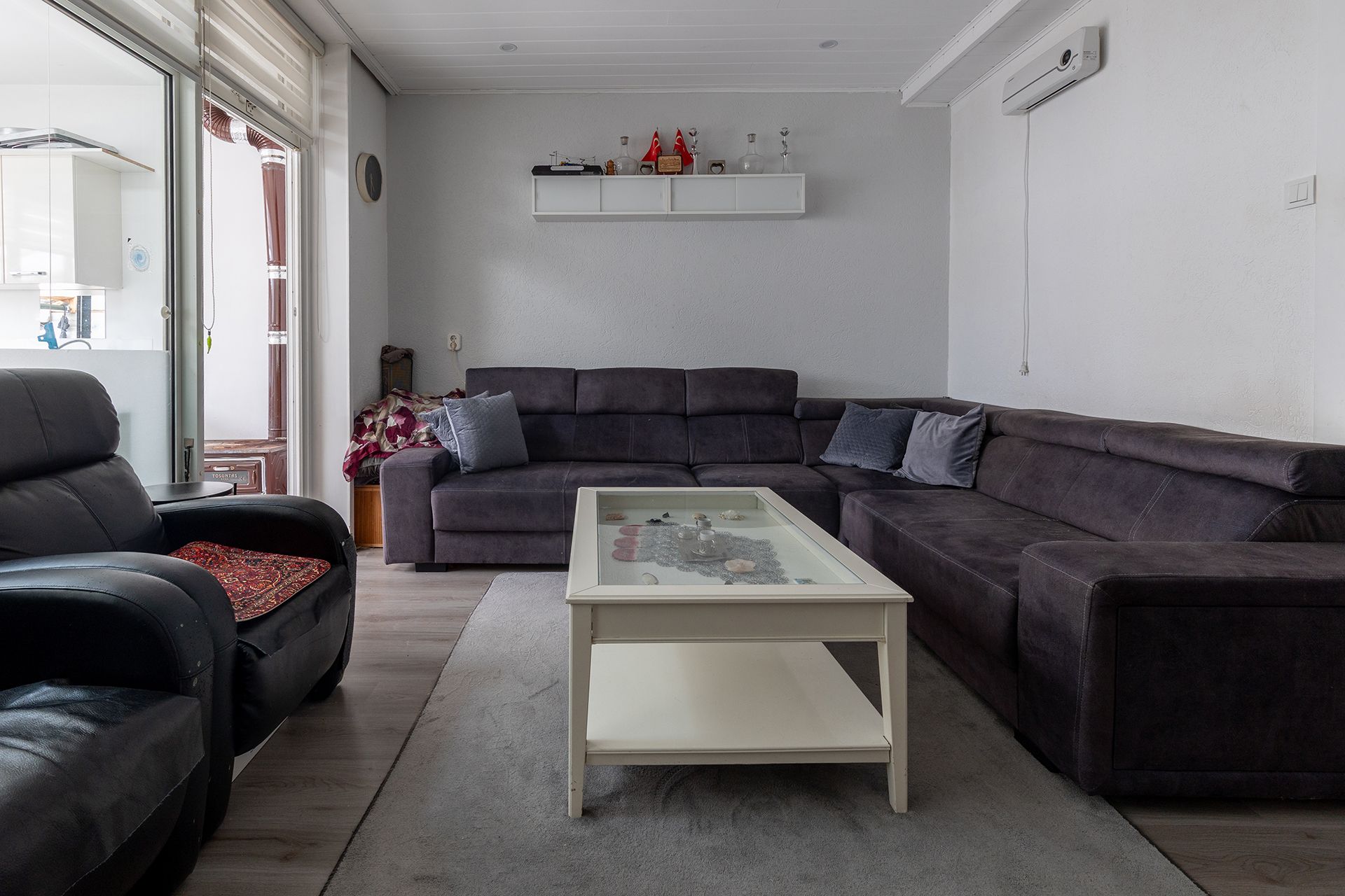 Photo 3 of Frederik van Dorpstraat 11