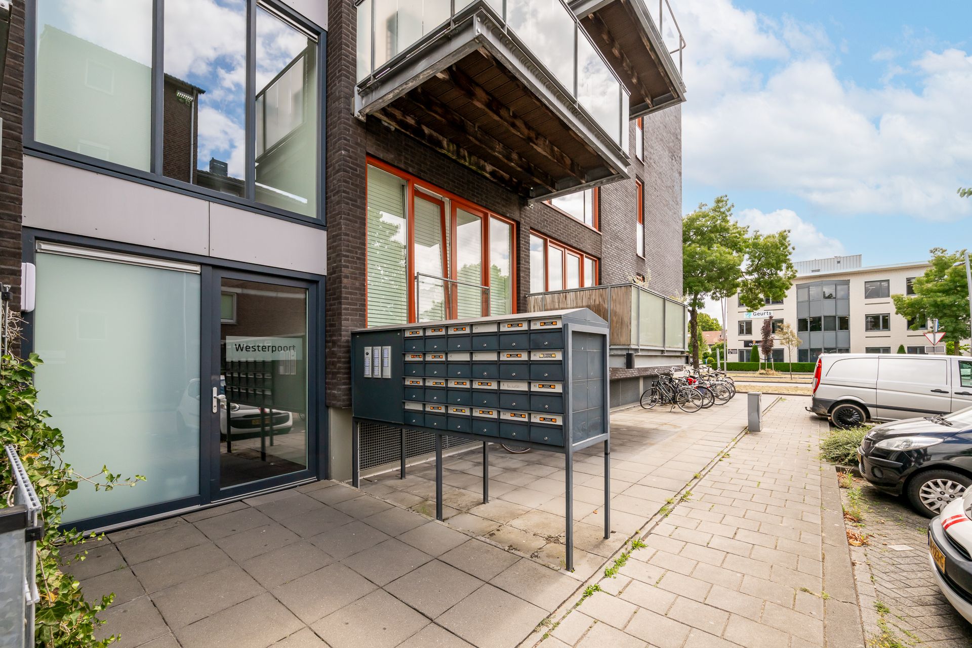 Photo 18 of Kamperfoeliestraat 12-A