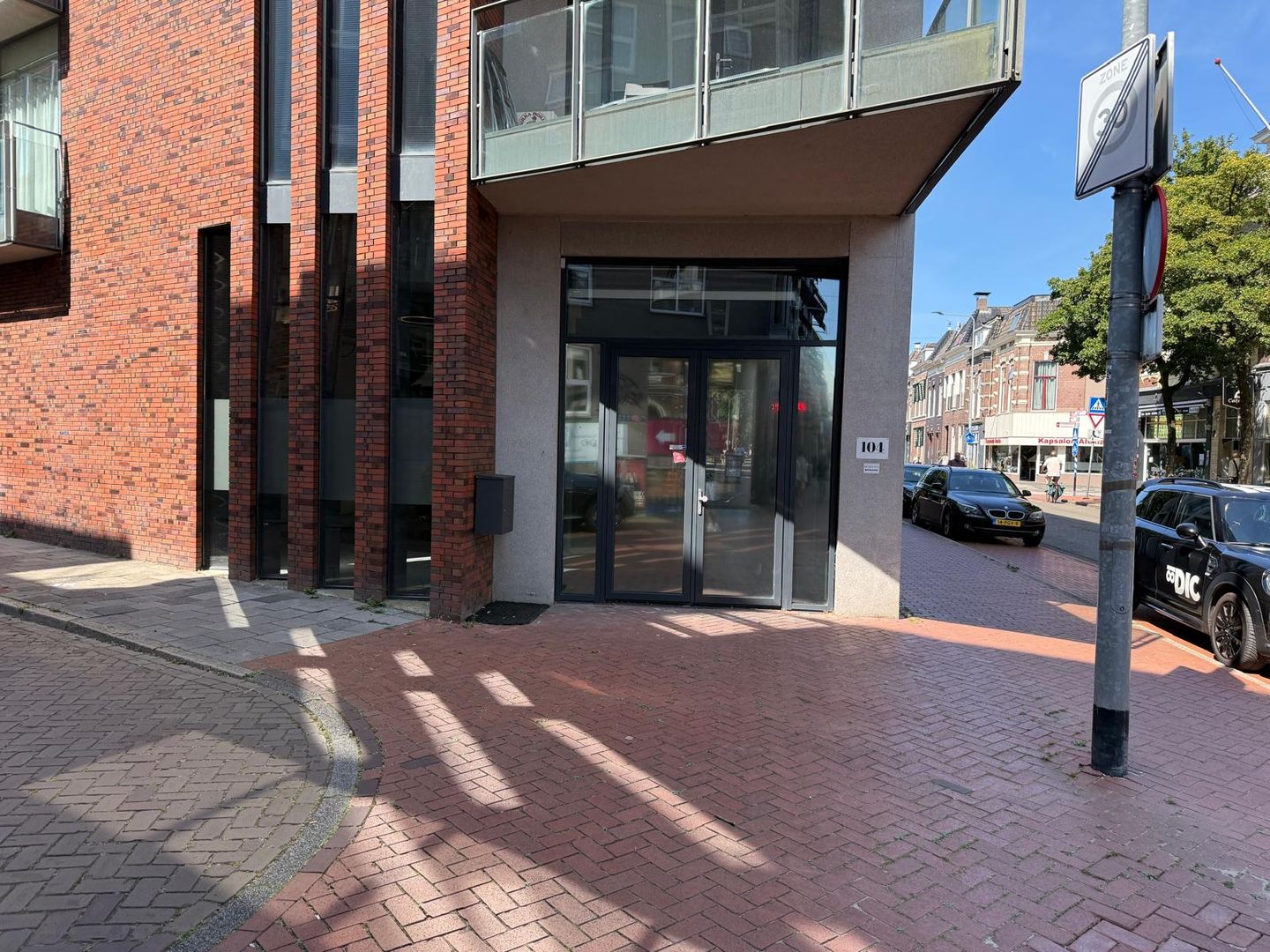 Bekijk foto 2 van Nieuwe Ebbingestraat 104