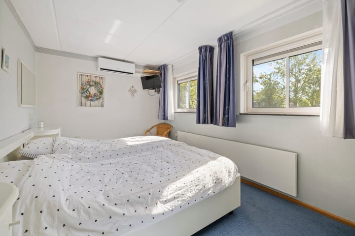 Hoekwoning te koop: Voorn 1, Huizen