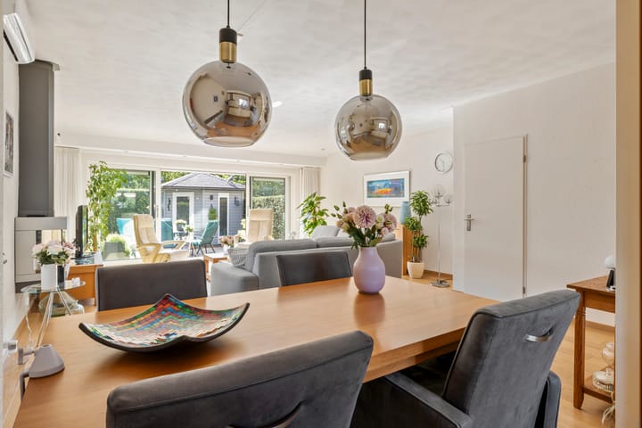 Hoekwoning te koop: Voorn 1, Huizen