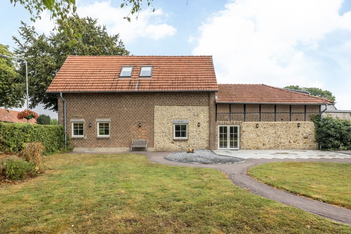 Vrijstaande woning te koop: Heijenratherweg 8, Heijenrath