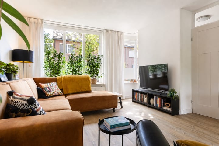 Hoekwoning te koop: Agathastraat 11, Apeldoorn