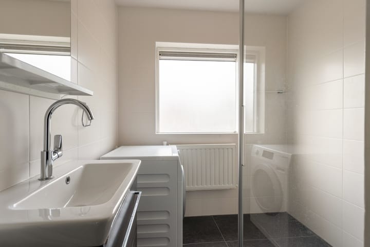 Tussenwoning te koop: Oomeweg 6, Voorschoten