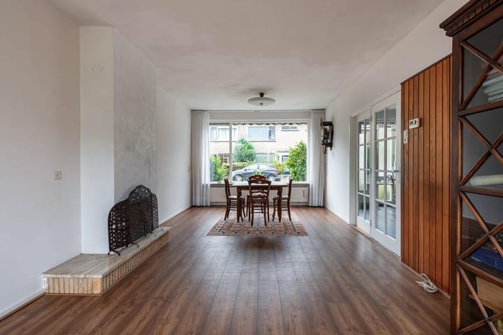 Tussenwoning te koop: Oomeweg 6, Voorschoten