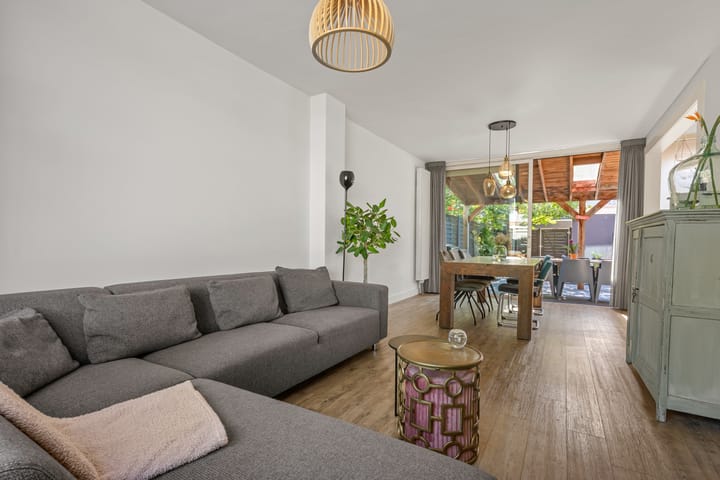 Tussenwoning te koop: Van Houtenstraat 7, Maarssen