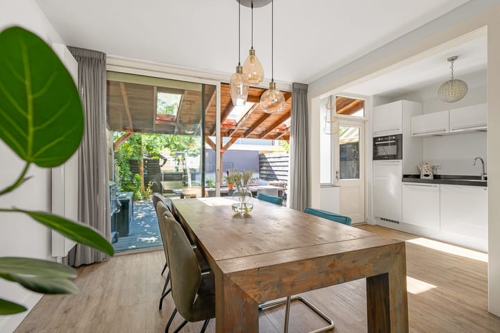 Tussenwoning te koop: Van Houtenstraat 7, Maarssen