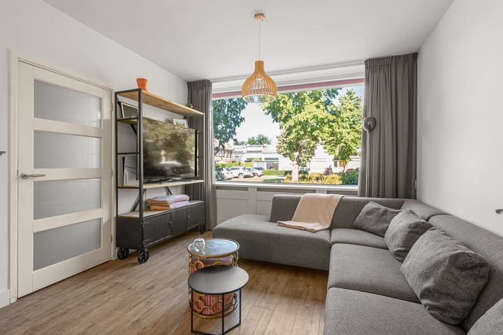 Tussenwoning te koop: Van Houtenstraat 7, Maarssen