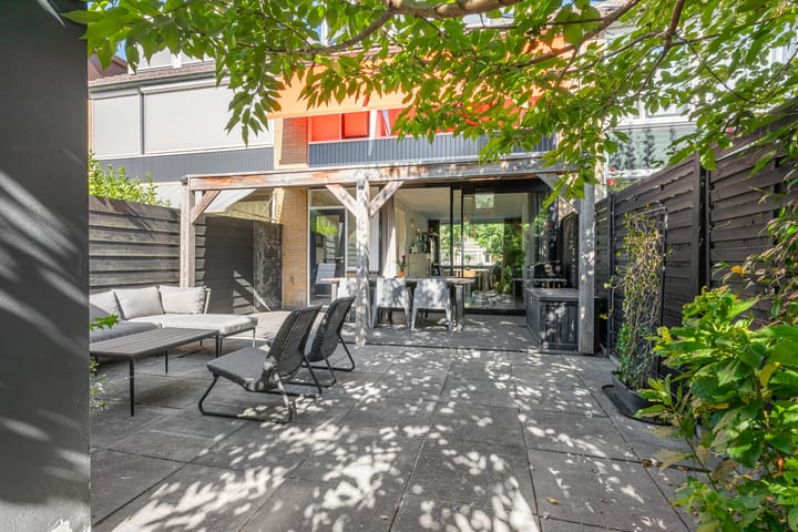 Tussenwoning te koop: Van Houtenstraat 7, Maarssen