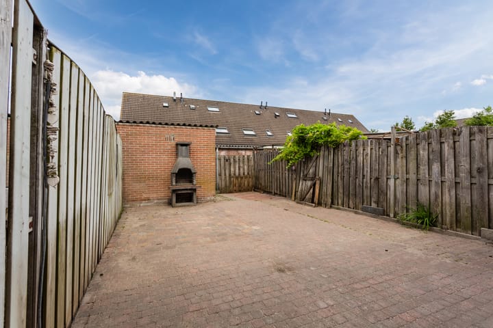Tussenwoning te koop: De Bruijnhof 9, Nijkerkerveen