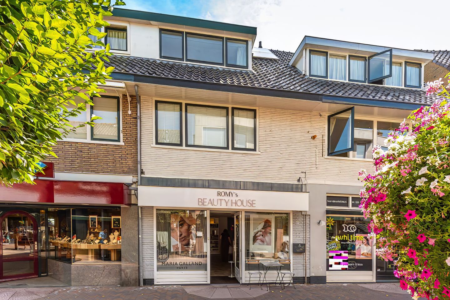 Photo 25 of Burgemeester Penstraat 2-C