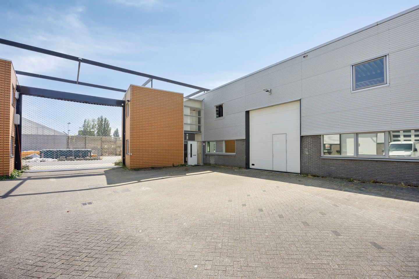 Bekijk foto 1 van Van Helmontstraat 99