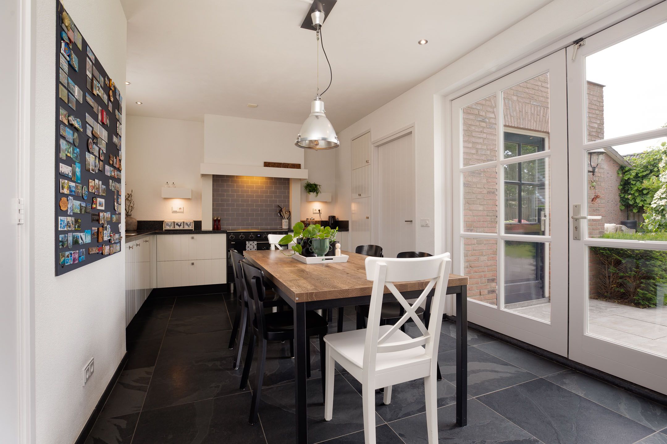 Photo 15 of Raadhuisstraat 125