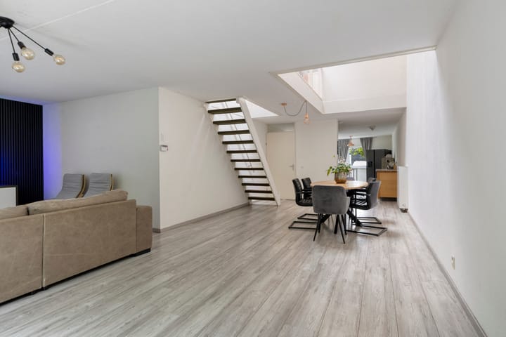Twee-onder-één-kap te koop: Krachtveld 54, Almere