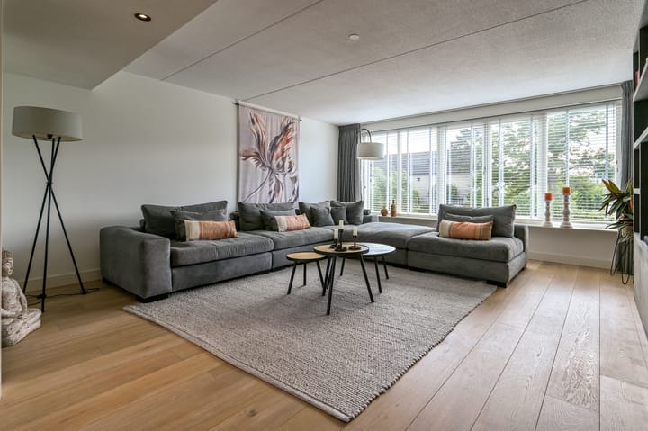 Tussenwoning te koop: Johanna Westerdijkstraat 28, Velserbroek