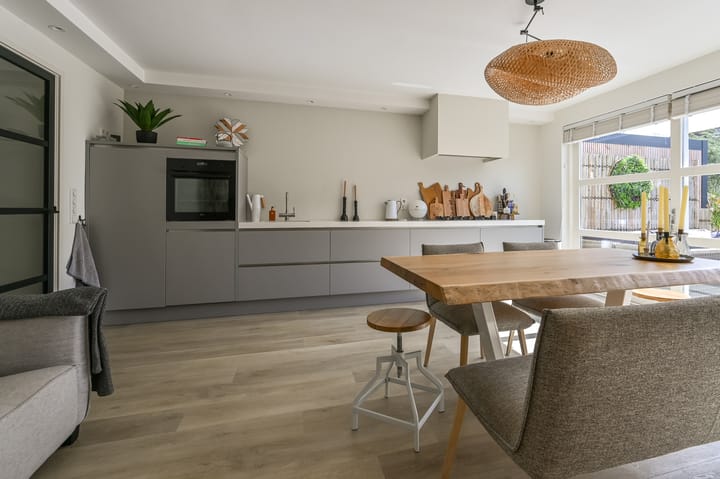 Tussenwoning te koop: Johanna Westerdijkstraat 28, Velserbroek