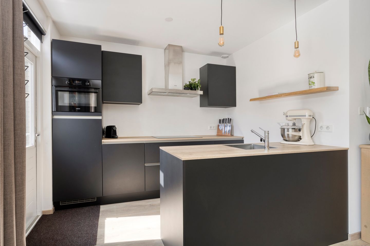 Foto 19 van Meeuwenweg 1