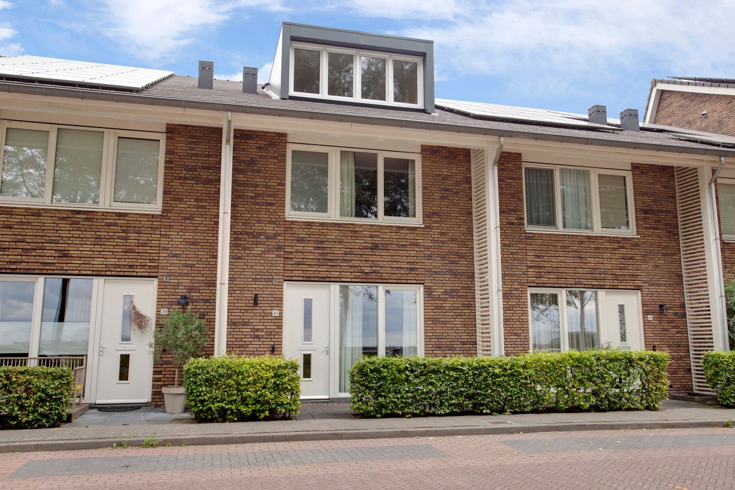 Foto 1 van Burgemeester Folkertslaan 41