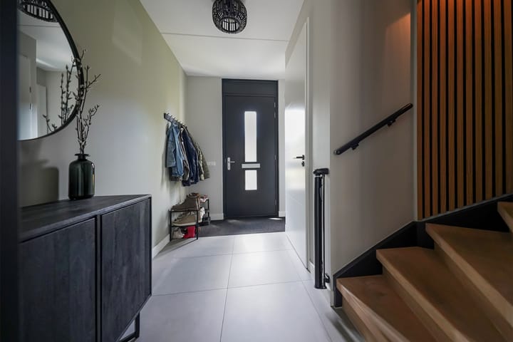 Tussenwoning te koop: Rie Staalstraat 28, Putten