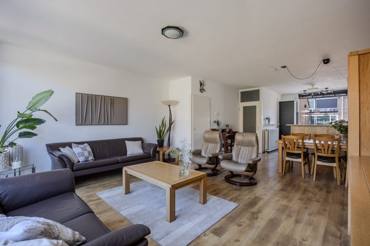Tussenwoning te koop: Saffierstraat 251, Alphen Aan Den Rijn