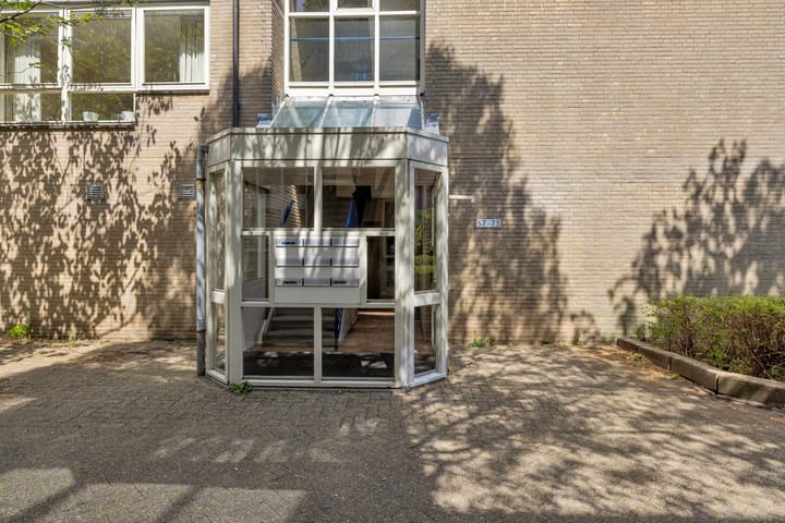 Appartement te koop: Henry Moorepassage 61, Capelle Aan Den Ijssel
