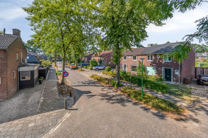 Twee-onder-één-kap te koop: Julianastraat 11, Nuenen
