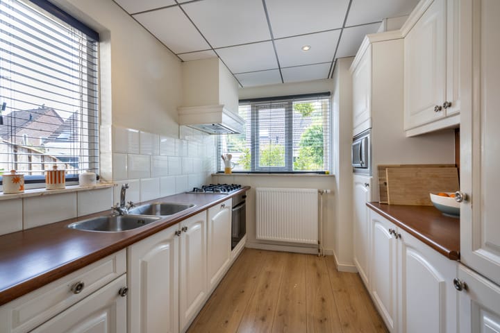 Tussenwoning te koop: Oosteres 27, Almelo