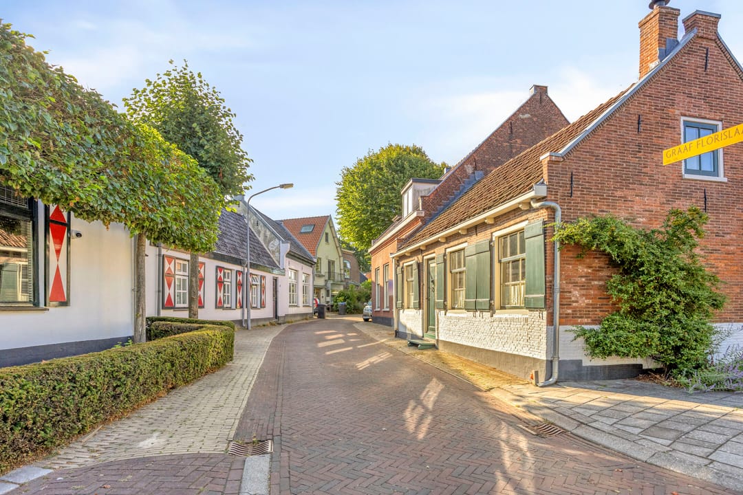 Photo 32 of Graaf Florislaan 11