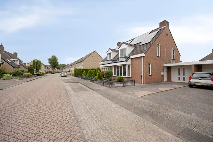 Tussenwoning te koop: Dr. Klompélaan 4, Helmond