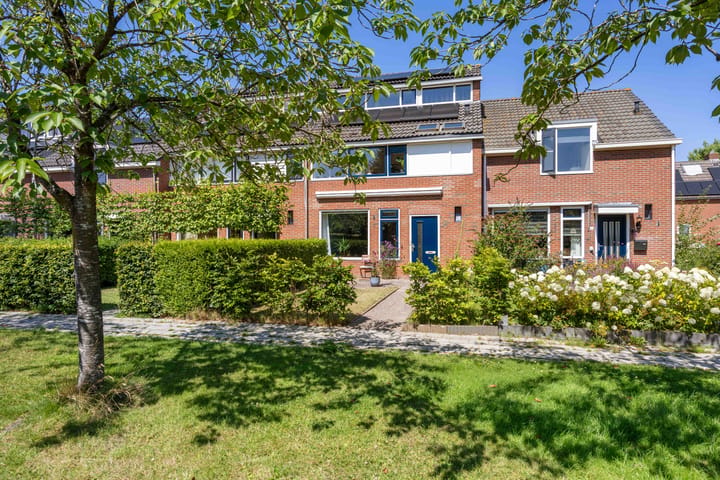 Tussenwoning te koop: van Giffenstraat 48, Ezinge