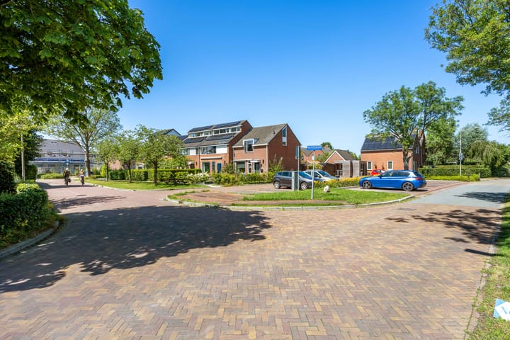 Tussenwoning te koop: van Giffenstraat 48, Ezinge