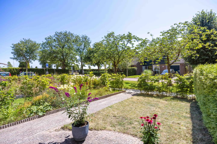 Tussenwoning te koop: van Giffenstraat 48, Ezinge