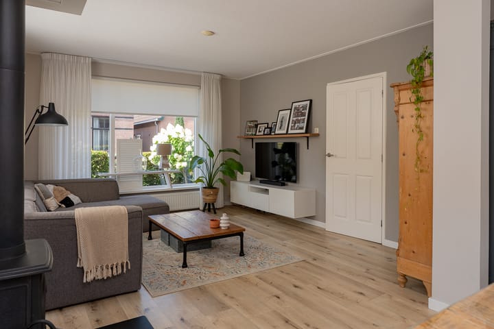Twee-onder-één-kap te koop: Rustenburgsweg 6, Oldebroek