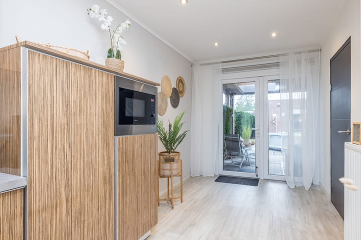 Tussenwoning te koop: Tulpenlaan 37, Geleen