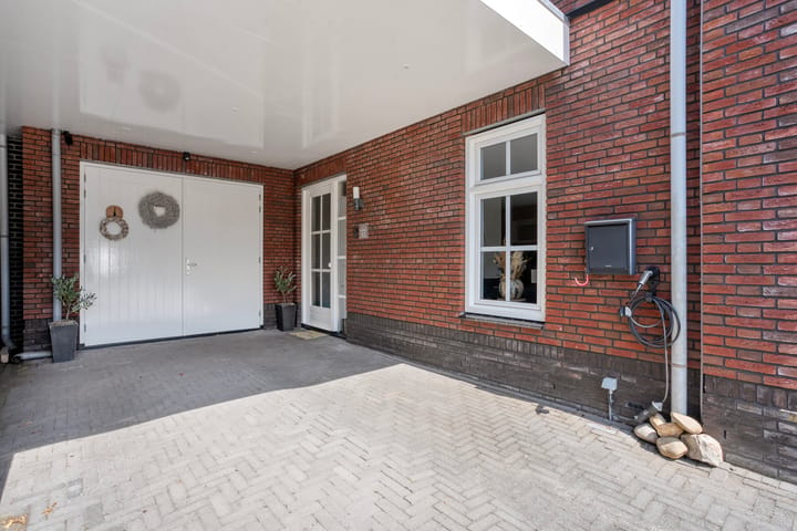 Tussenwoning te koop: Toekomstweg 12, Almelo