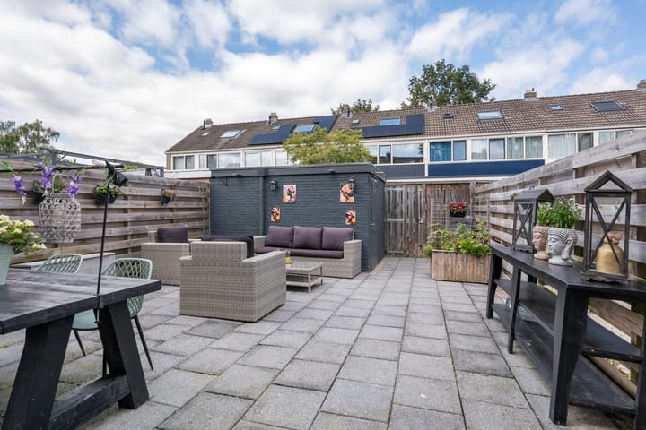 Tussenwoning te koop: Straat Soenda 9, Veendam