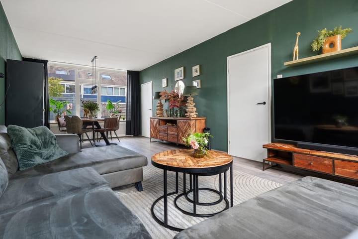 Tussenwoning te koop: Straat Soenda 9, Veendam