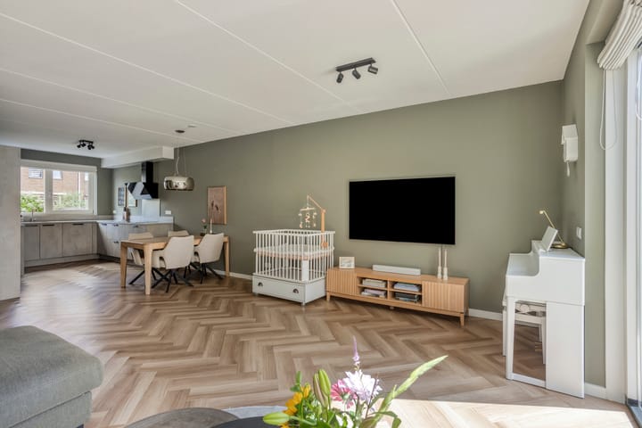 Tussenwoning te koop: Gerrit van der Heidehage 19, Emmeloord
