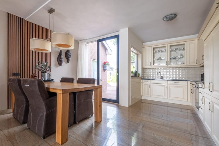 Twee-onder-één-kap te koop: Jupiterstraat 53, Groningen