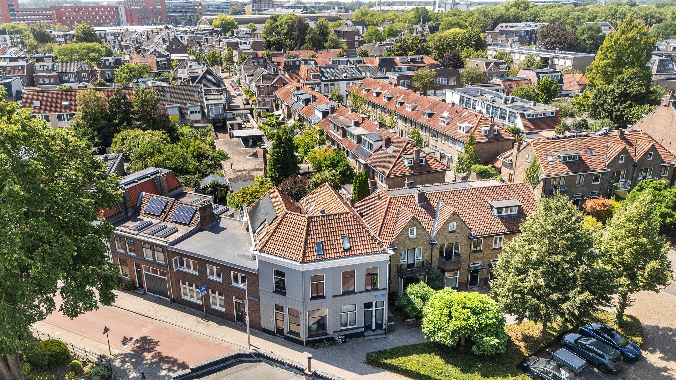 Photo 42 of Van Karnebeekstraat 26