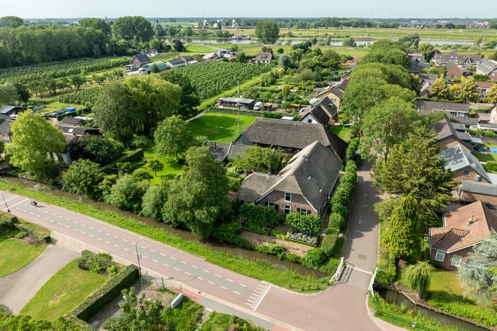 Vrijstaande woning te koop: Strijpweg 1, Tull En 'T Waal