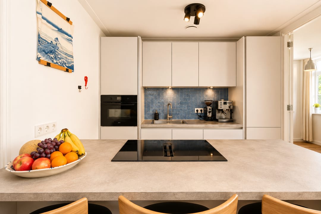 Photo 13 of Van Hogendorpstraat 64-B