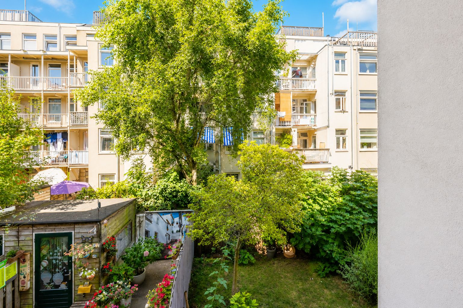 Photo 21 of Van Hogendorpstraat 64-B
